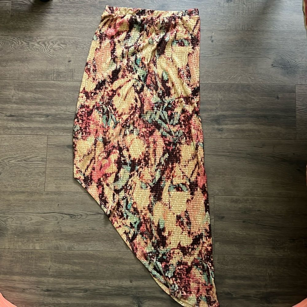High low colored skirt